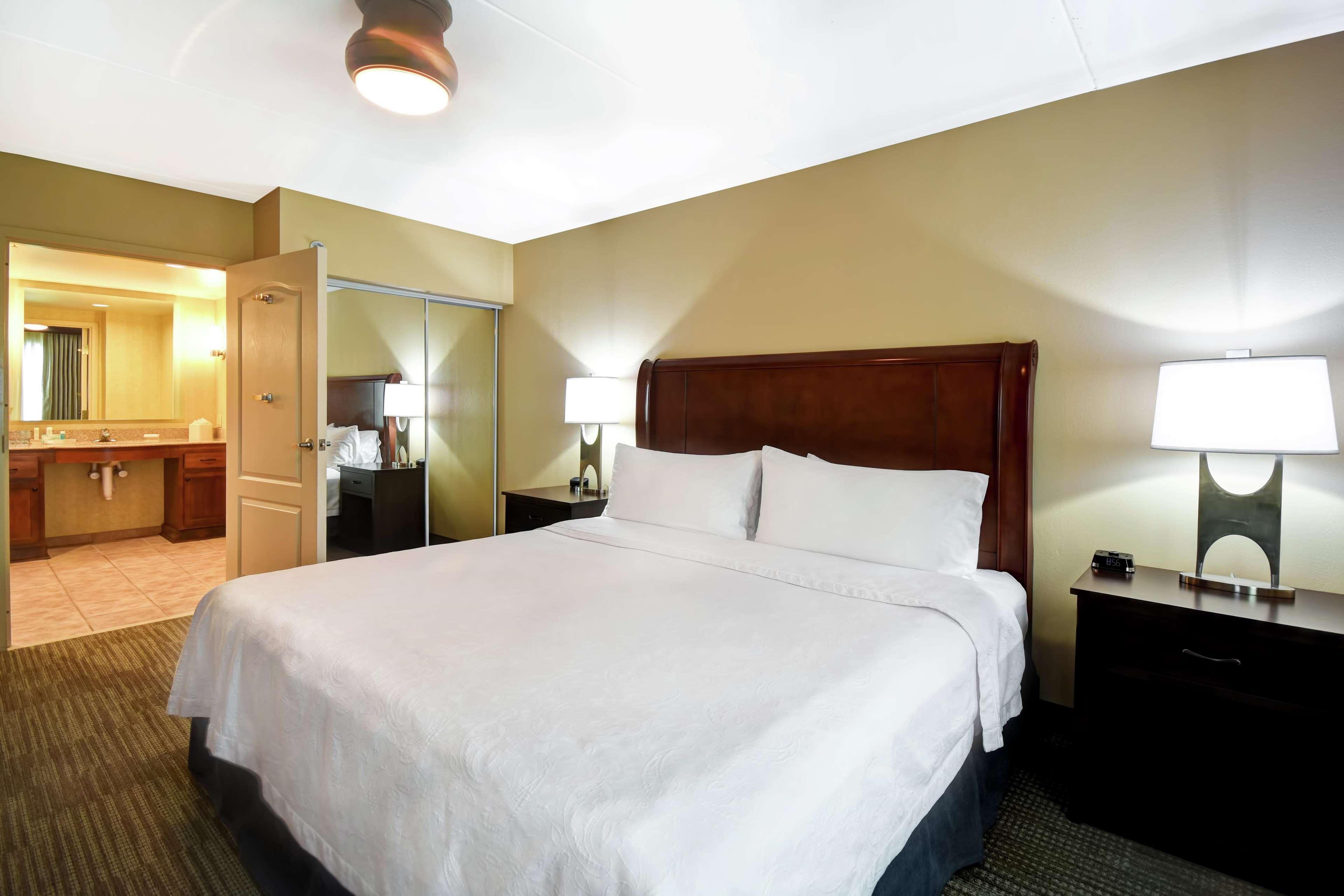 Homewood Suites By Hilton Lancaster Bagian luar foto